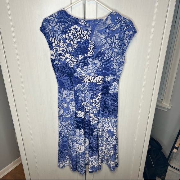 Jones New York Dresses & Skirts - Jones New York Blue White Floral Cap Sleeve Dress